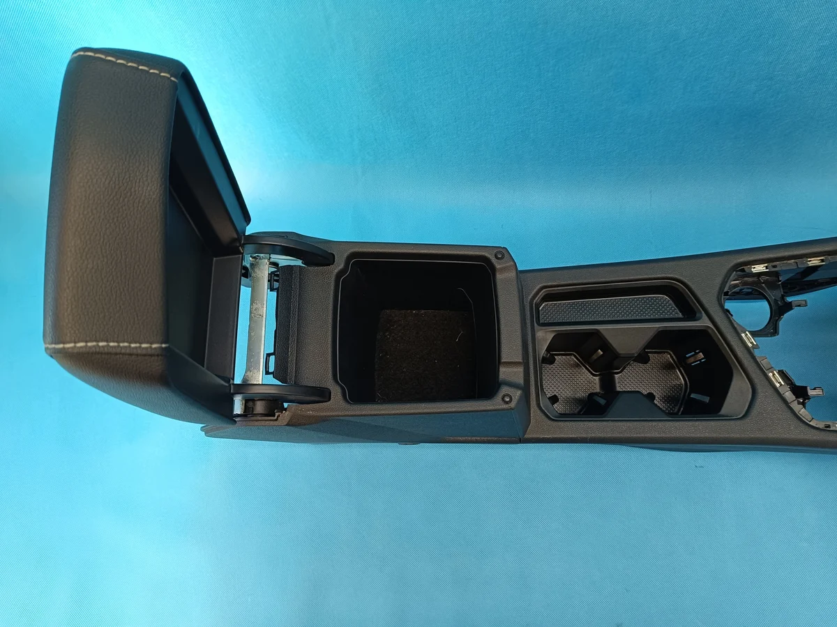 VW Tiguan keskitunneli 5NN863243 thumbnail 9