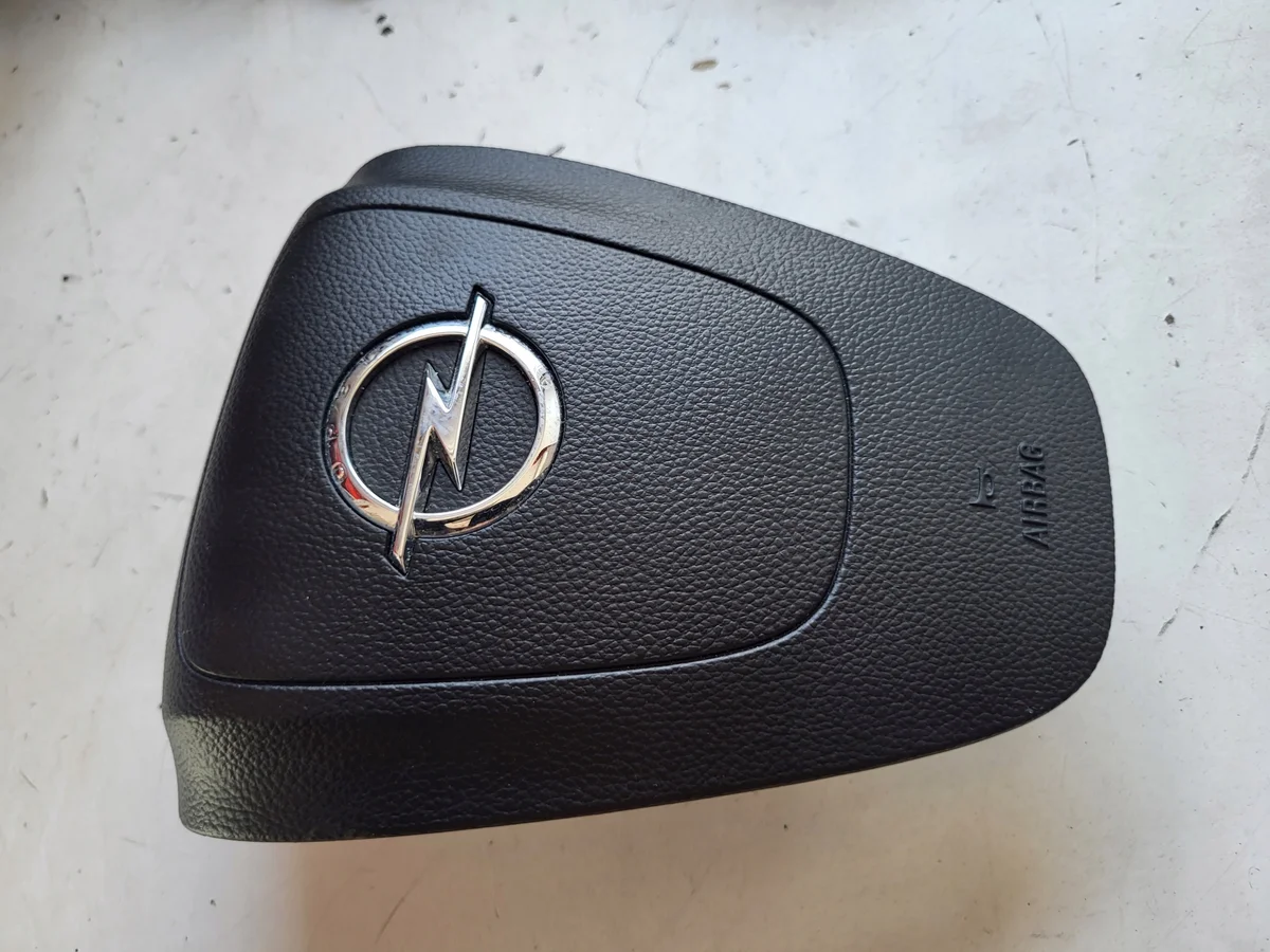 Opel Insignia A airbag conducteur 13270401