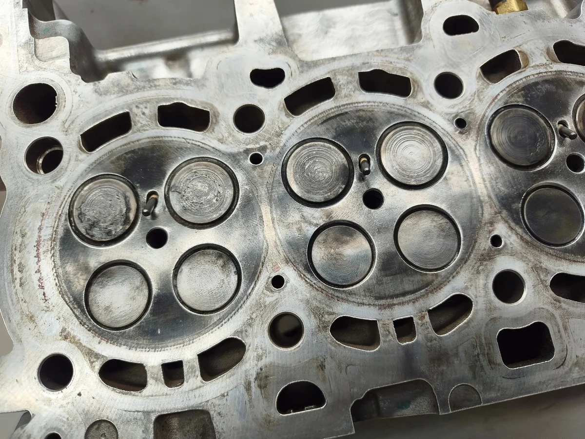 Opel Moottorin sylinterikansi B16DTH 55596882 image 7