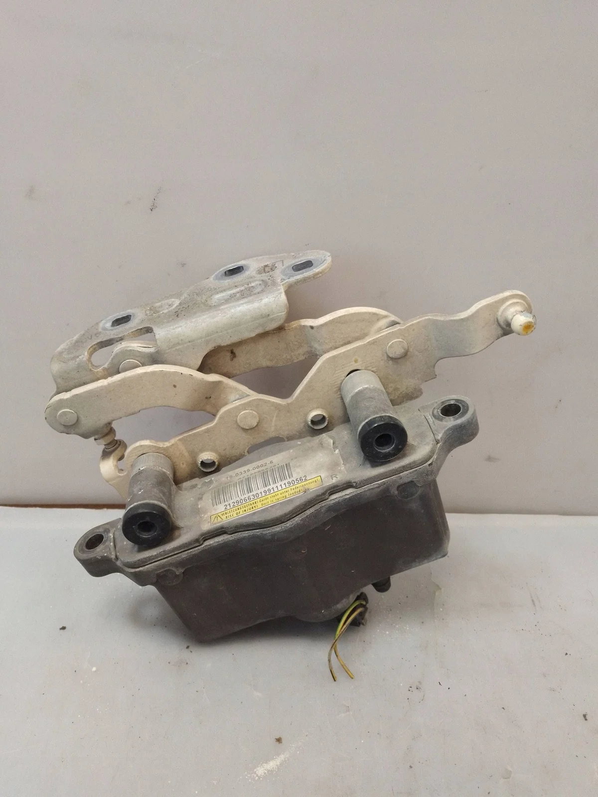 Mercedes W212 A2129066301 - Pièce pyrotechnique