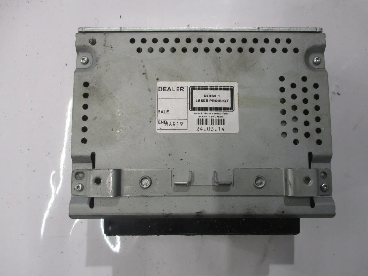 Ford Radio AM5T-18C815-HN