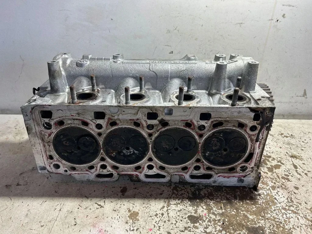 Sylinterikansi Renault 110428257R