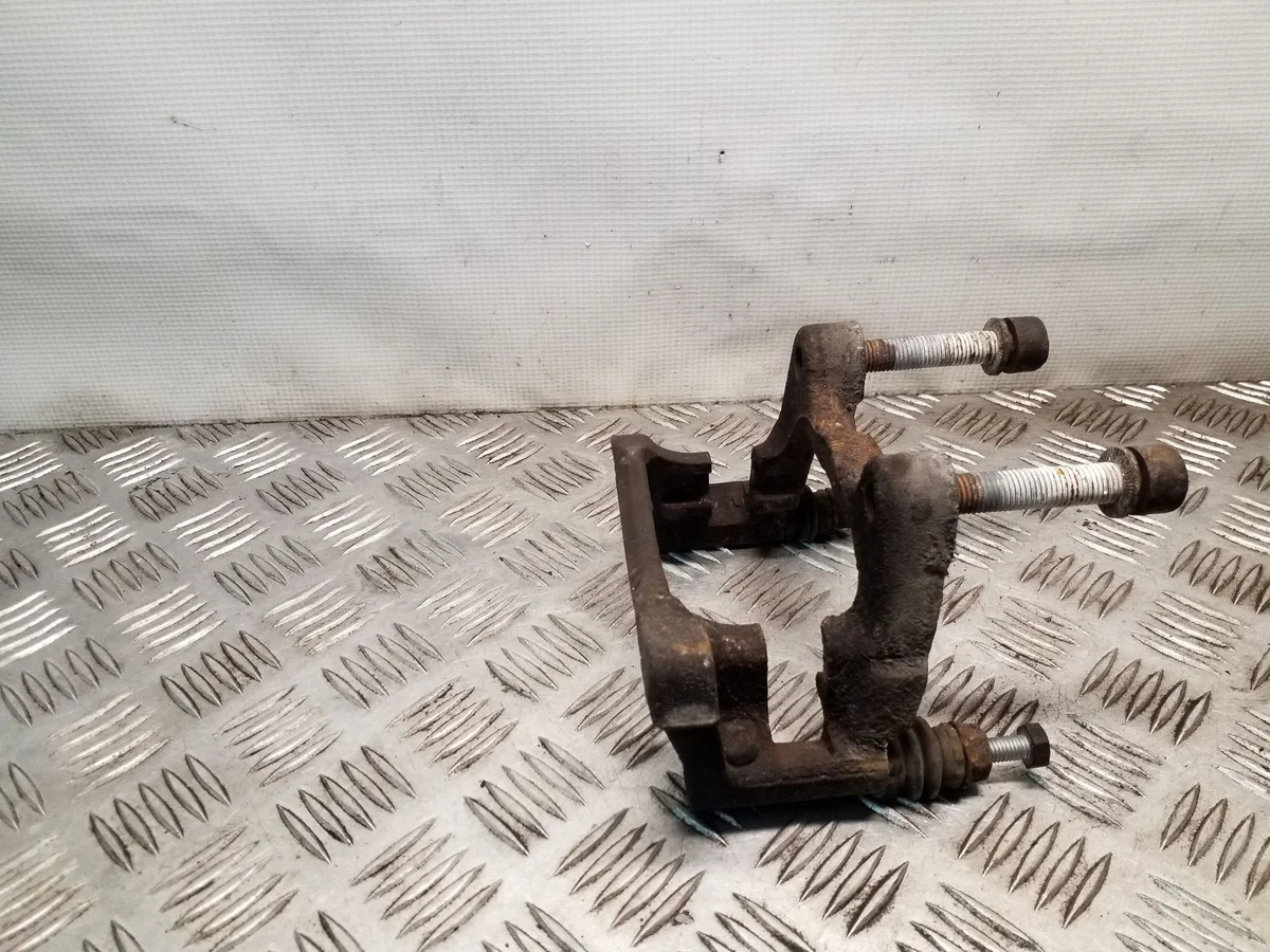 Jarrusatulan kiinnike Volkswagen Passat CC, VAI47827