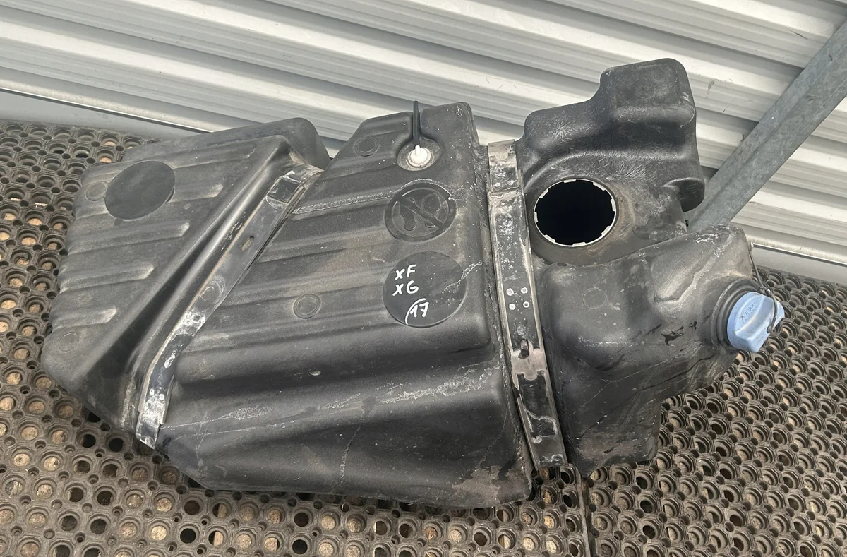 DAF XF 106 / XG AdBlue Tank 2292864