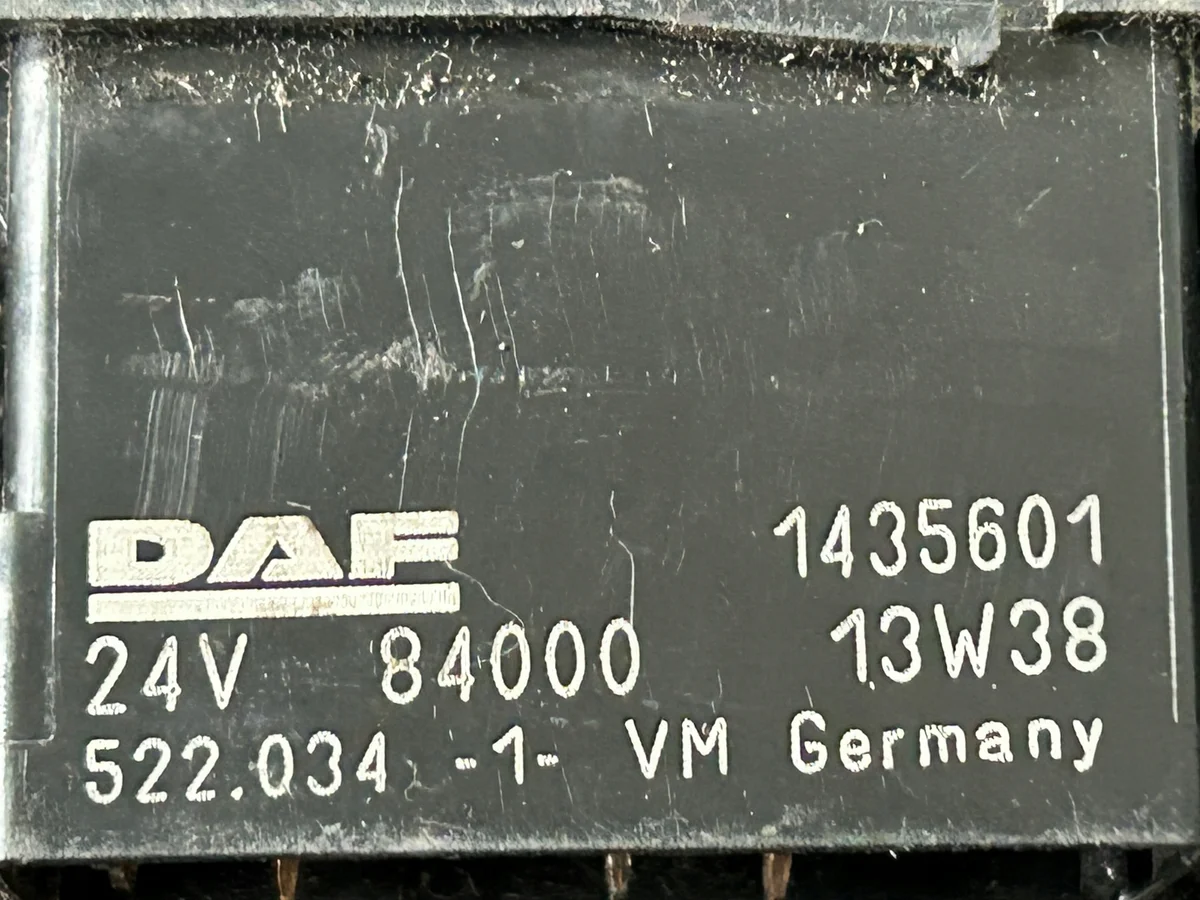 DAF XF 105 CF Interrupteur PTO 1435601 image 4