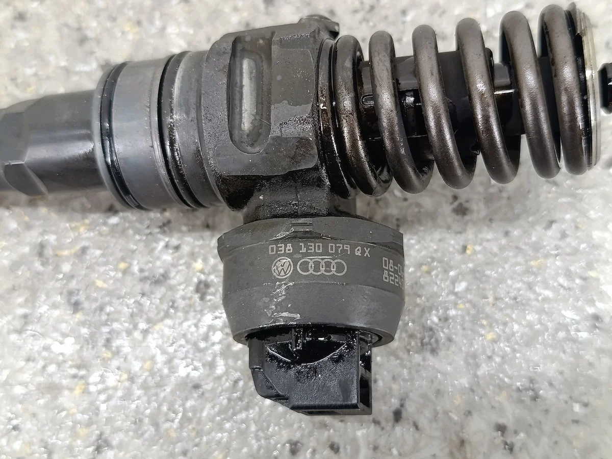 Injecteur pompe Bosch 038130079QX Audi A4 B7 image 3