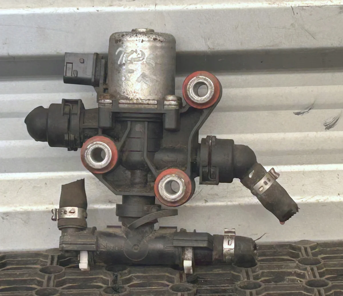 DAF 1830062 AdBlue Kühlmittel-Vorwärmventil thumbnail 2
