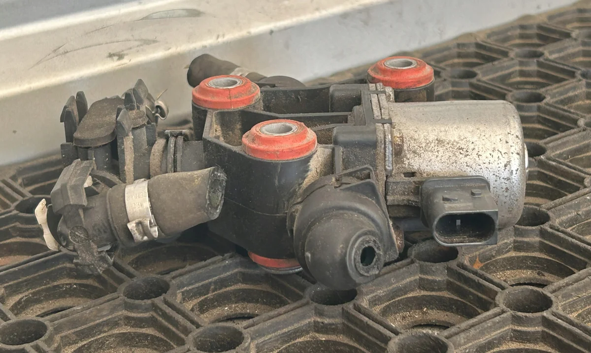 DAF 1830062 AdBlue Kühlmittel-Vorwärmventil thumbnail 3