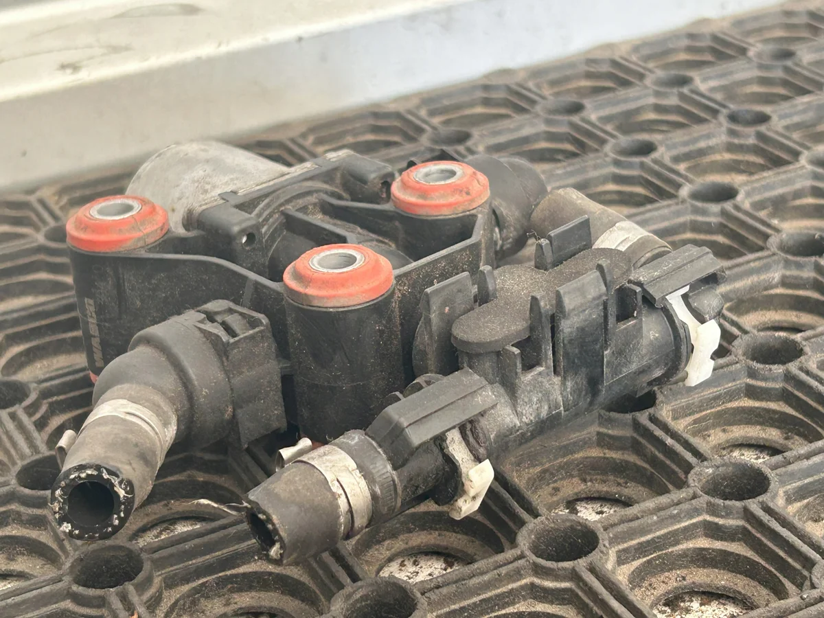 DAF 1830062 AdBlue Kühlmittel-Vorwärmventil thumbnail 4