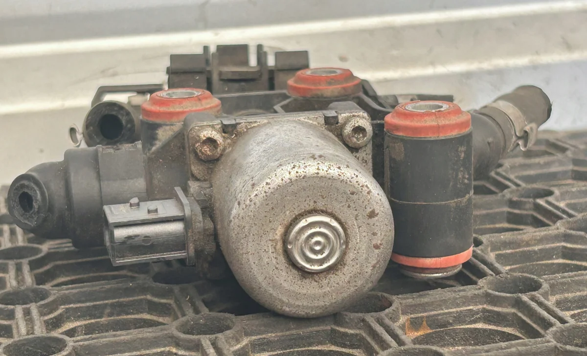 DAF 1830062 AdBlue Kühlmittel-Vorwärmventil thumbnail 5