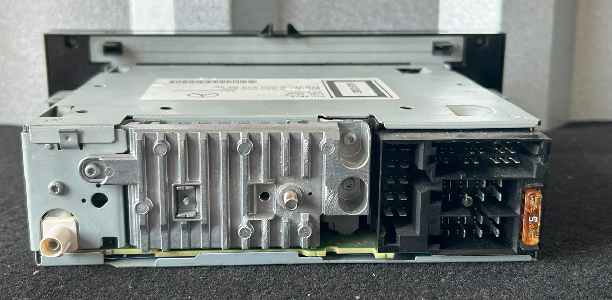 Radio Mercedes Actros MP4 A0004466562 image 4