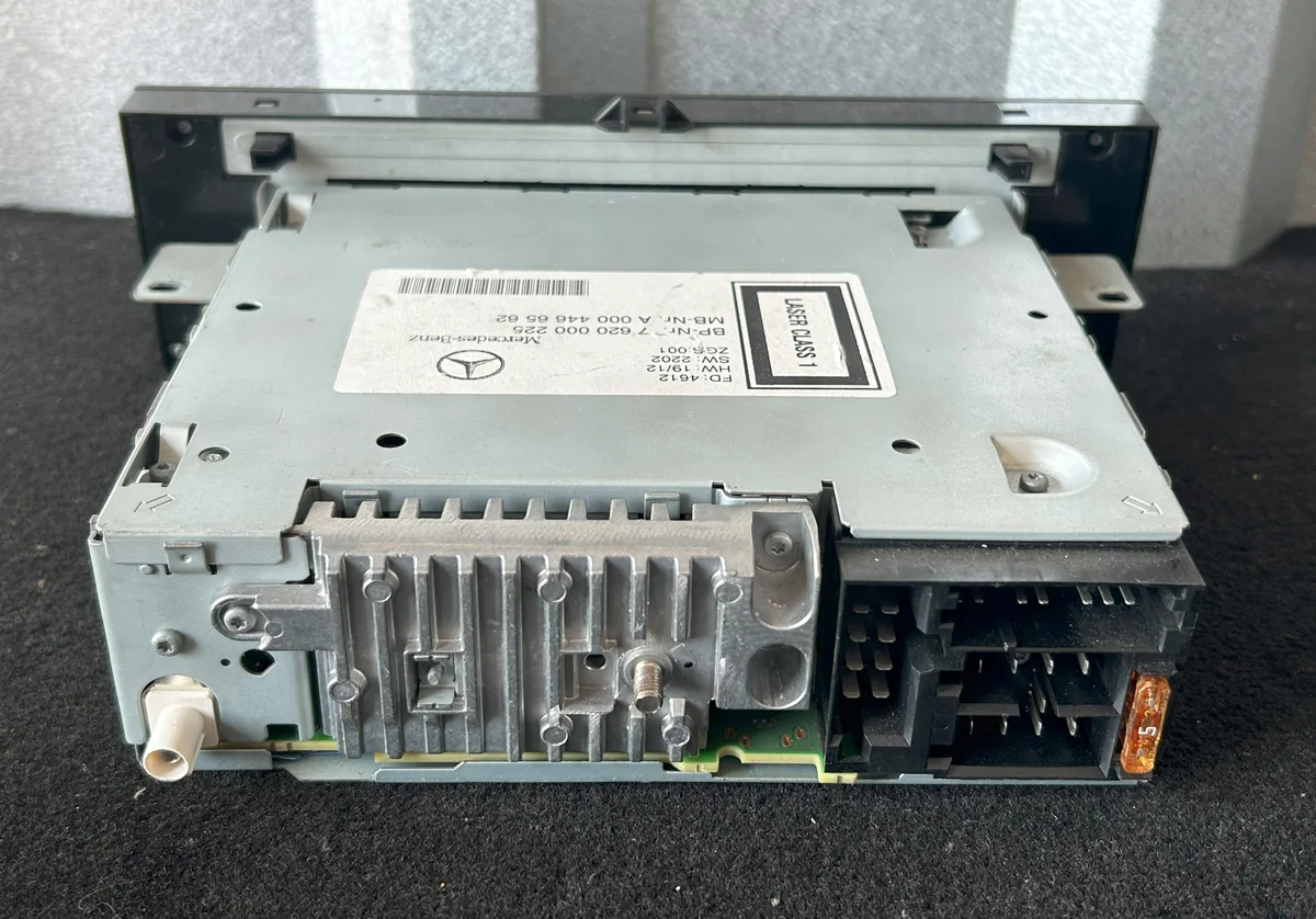 Radio Mercedes Actros MP4 A0004466562 image 5