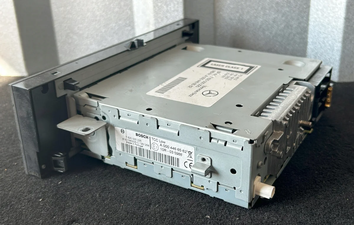 Radio Mercedes Actros MP4 A0004466562 image 6
