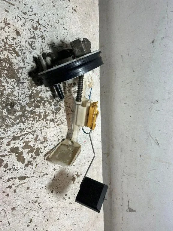 Polttoainetason anturi Mercedes W211 CDI 1582881000