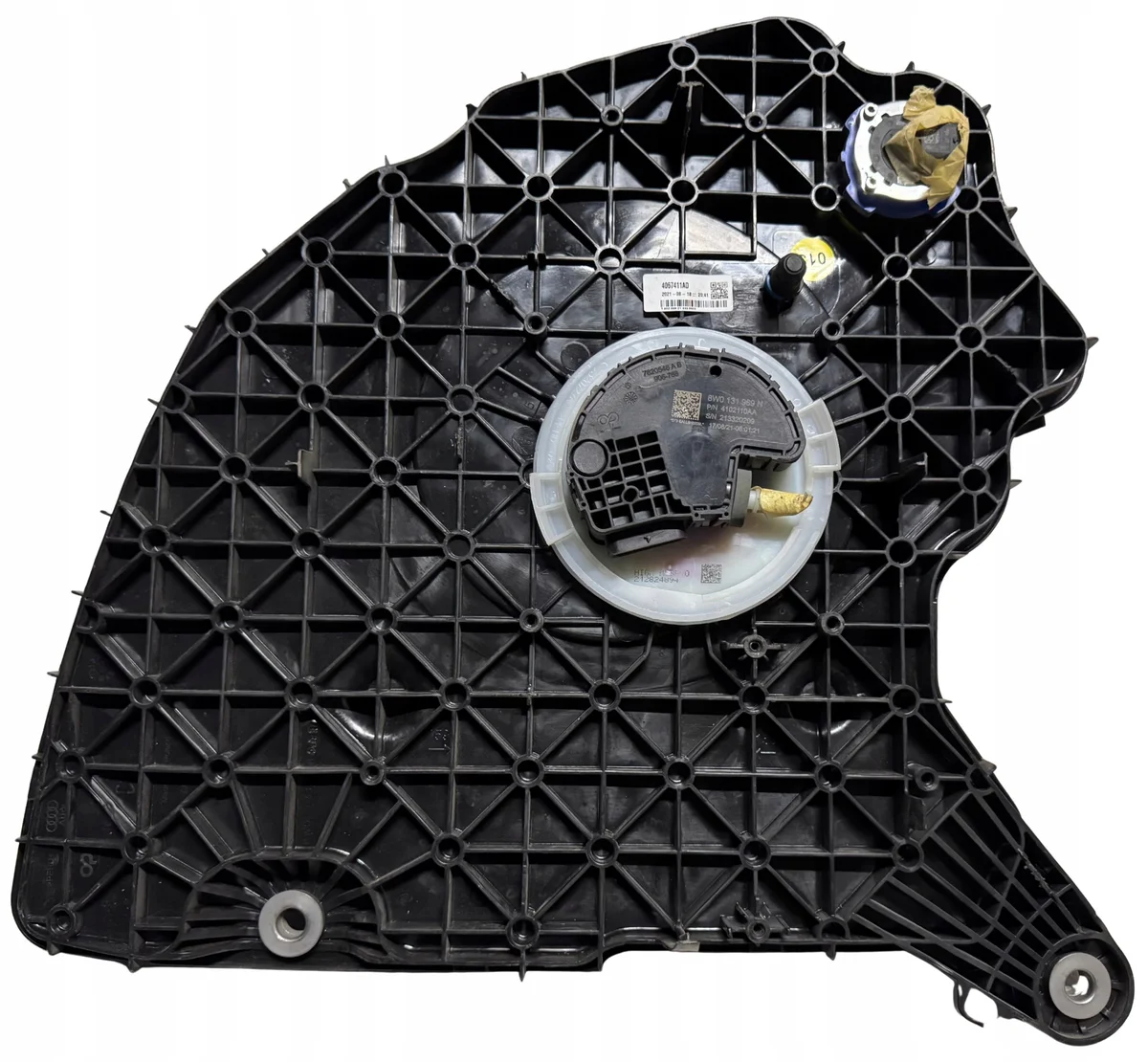 AdBlue-säiliö pumppu Audi A4 B9 8W0131879BB