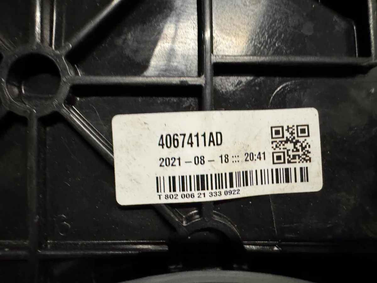 AdBlue pomp Audi A4 B9 8W0131879BB image 3