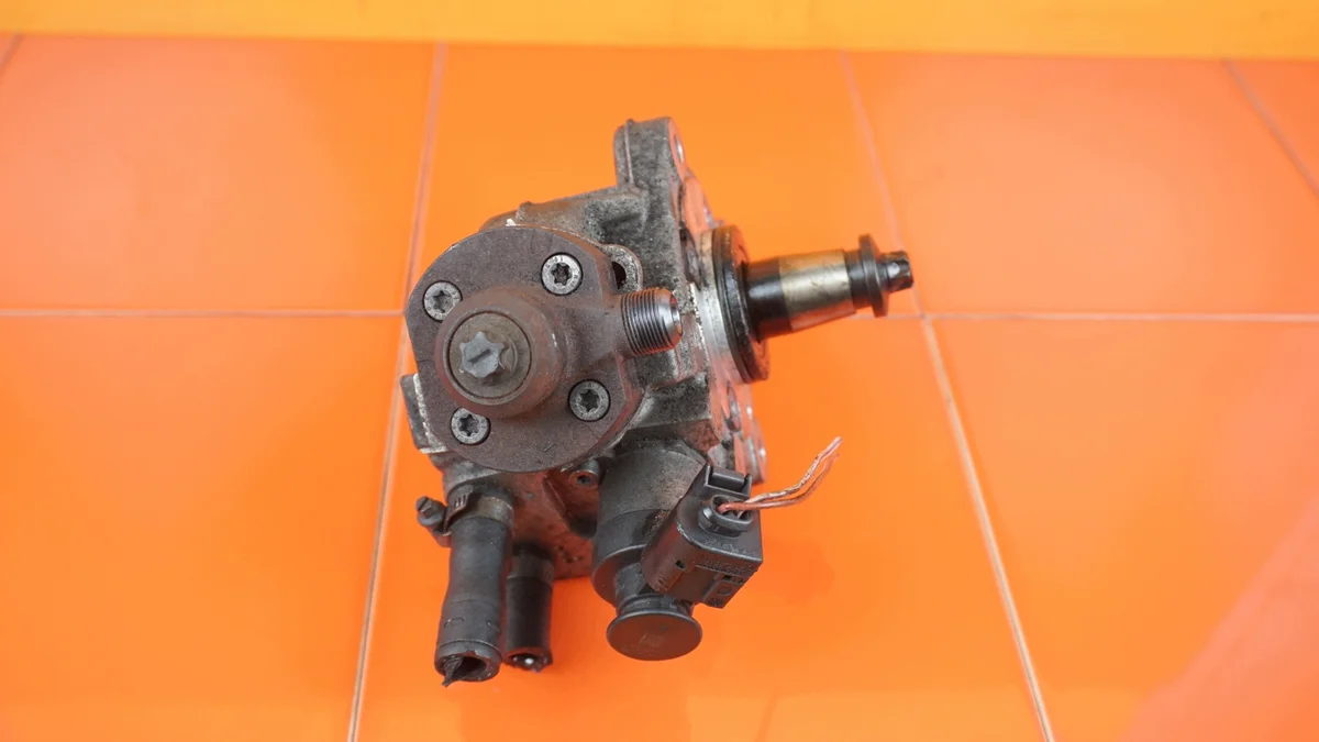 BMW E90 polttoainepumppu 0445010518 image 3