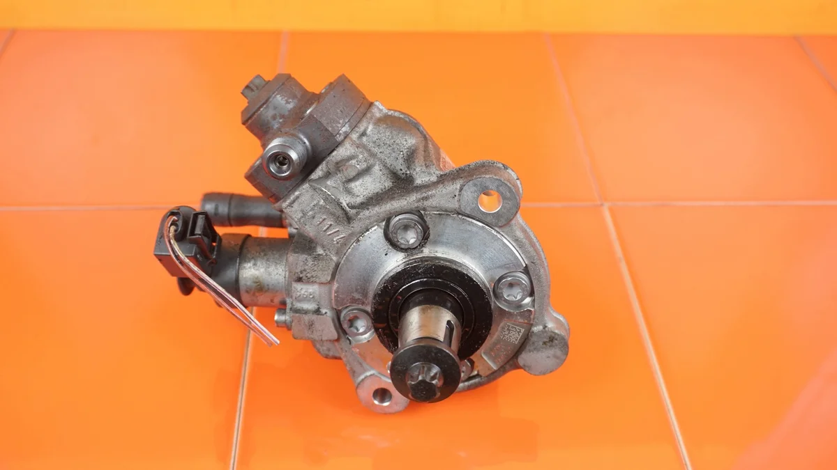 BMW E90 polttoainepumppu 0445010518 image 4