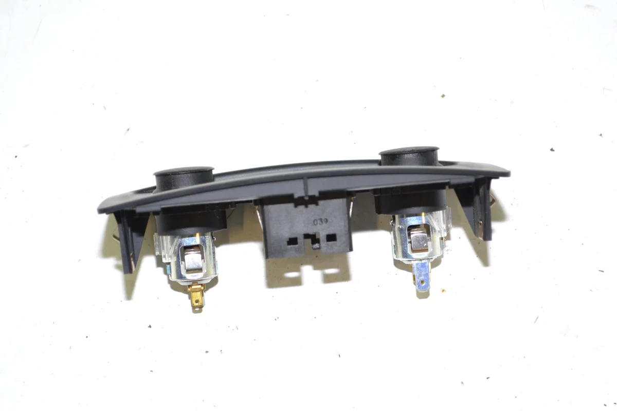 Aux-pistokkeen kehys BMW E60 E61 9117364 image 3