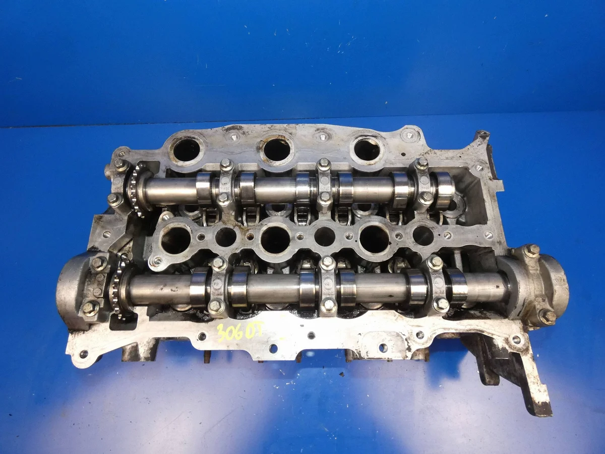 Moottorin sylinterikansi Land Rover 306DT PM9X206090CA