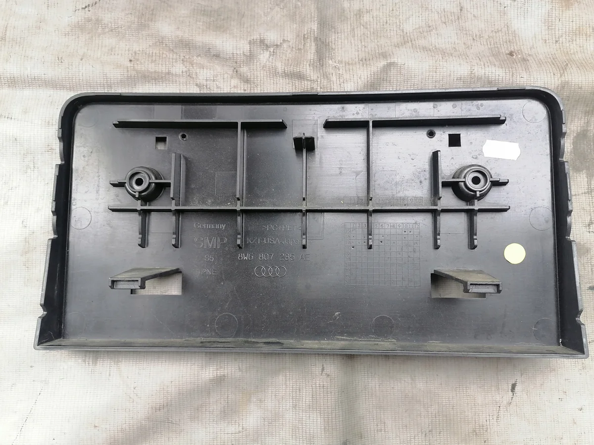 Support de plaque Audi A5 F5 8W6807285AE