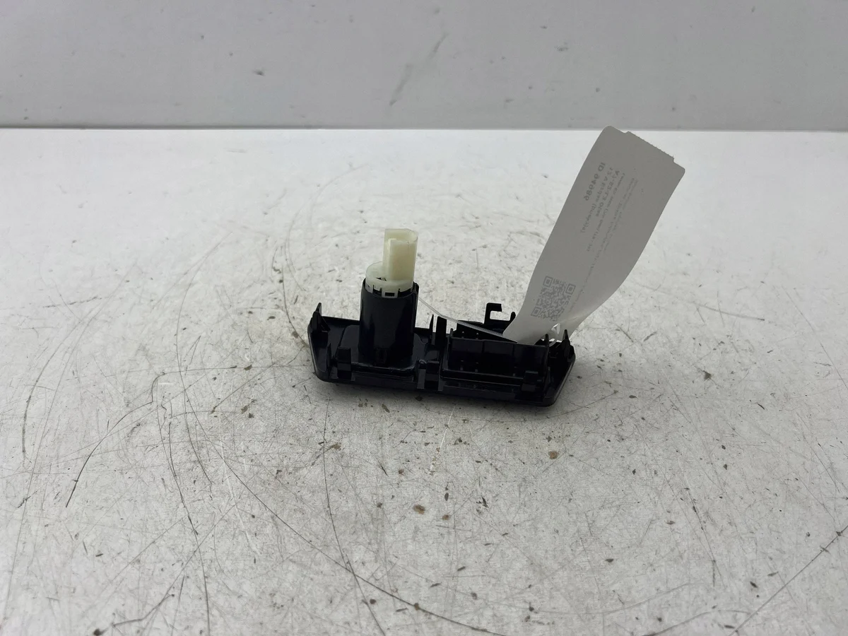 Lexus ES 300h Steckdose 12V vorne 5892433070 image 7