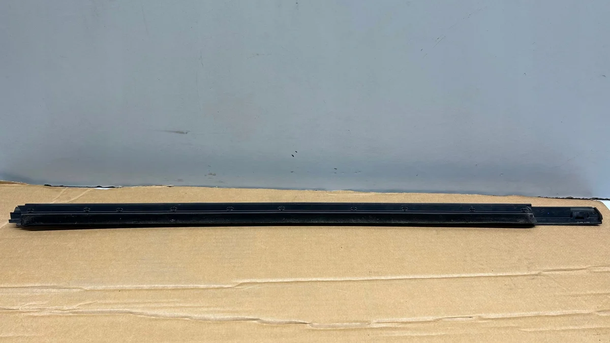 Baguette de porte avant gauche Citroën C3 III 9813218080