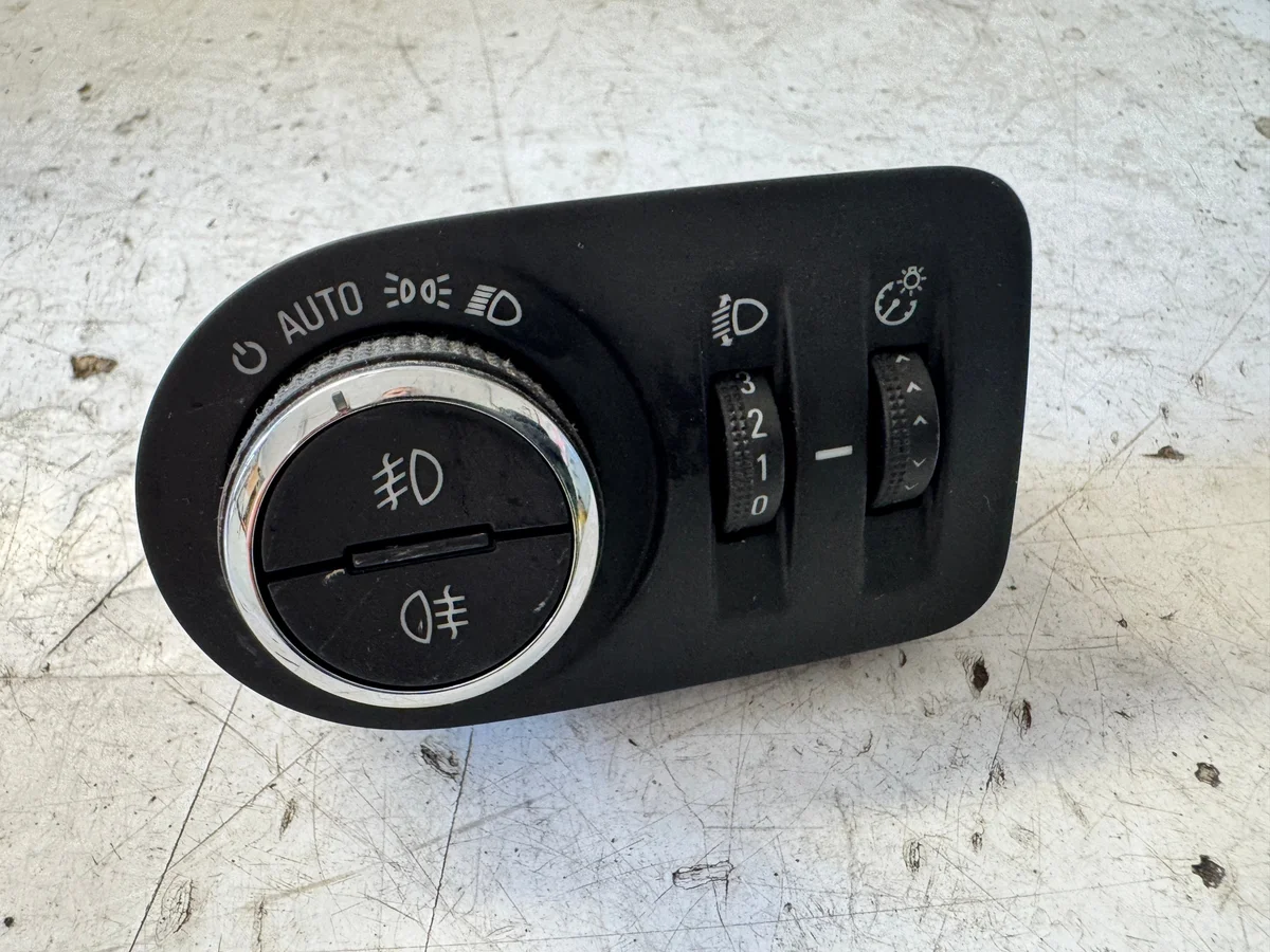 Valokatkaisin Opel Corsa E 13470446