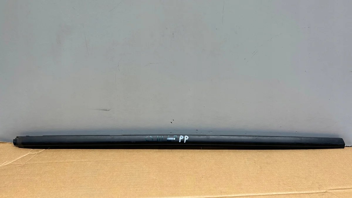 Baguette de porte avant droite Citroën C3 III 9813217280