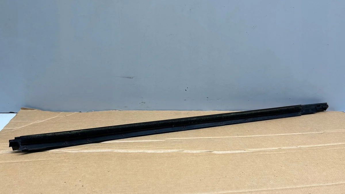 Baguette de porte avant droite Citroën C3 III 9813217280