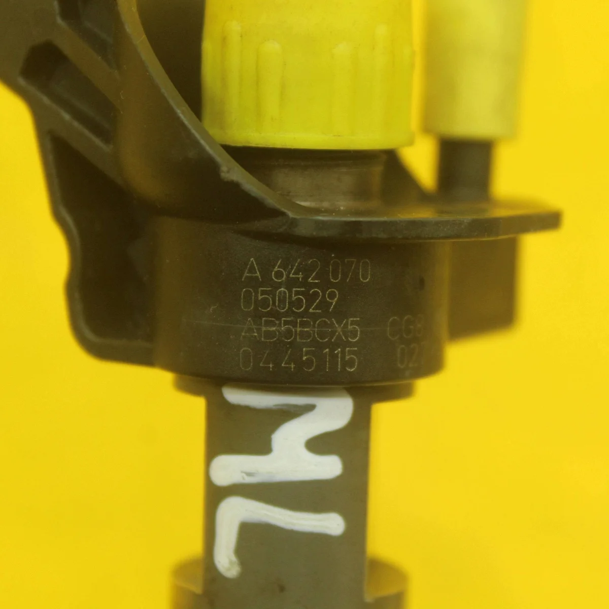 Mercedes Fuel Injector 0445115027