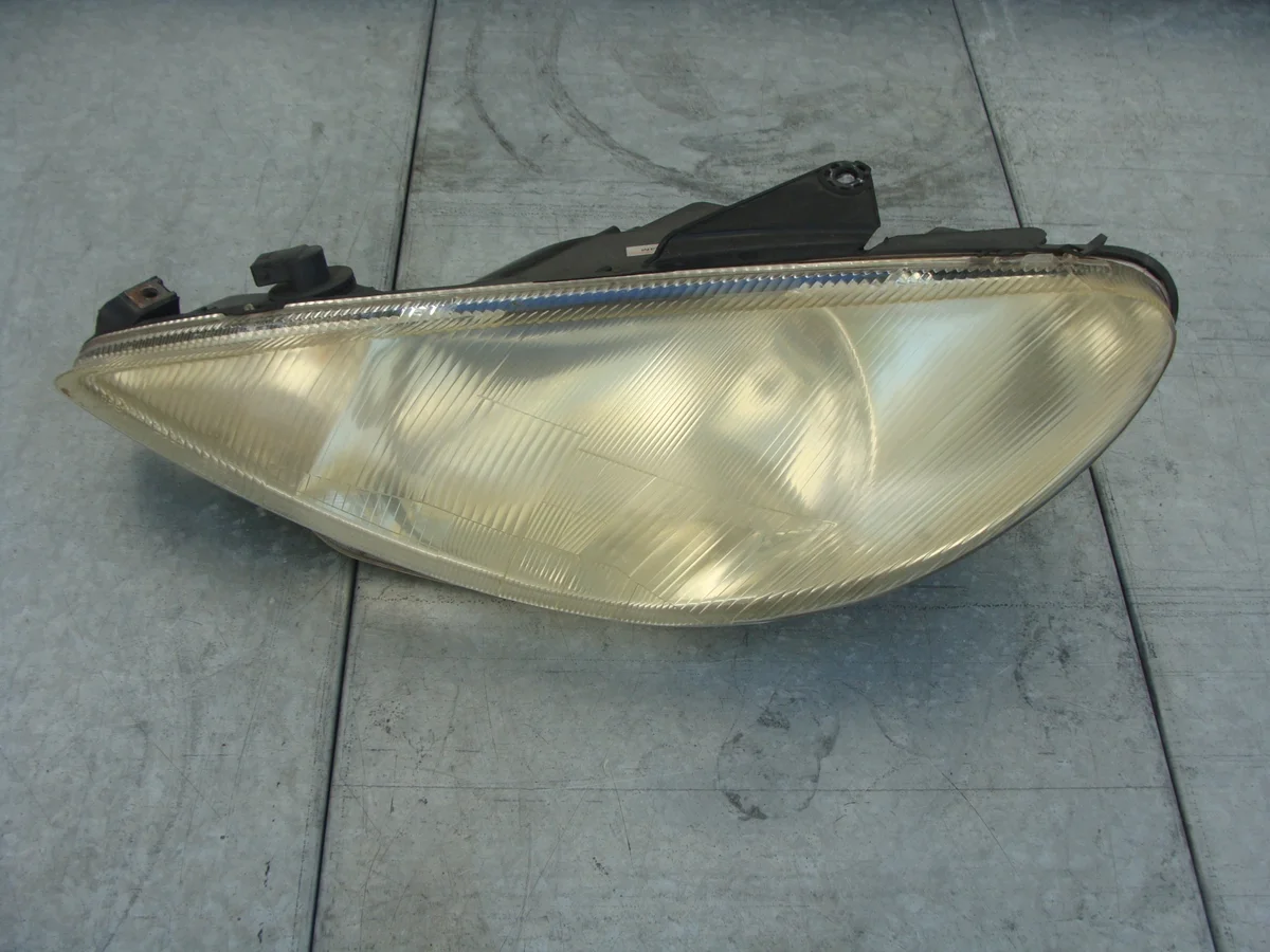 Koplamp Peugeot 206 98-03 MPG112-H031