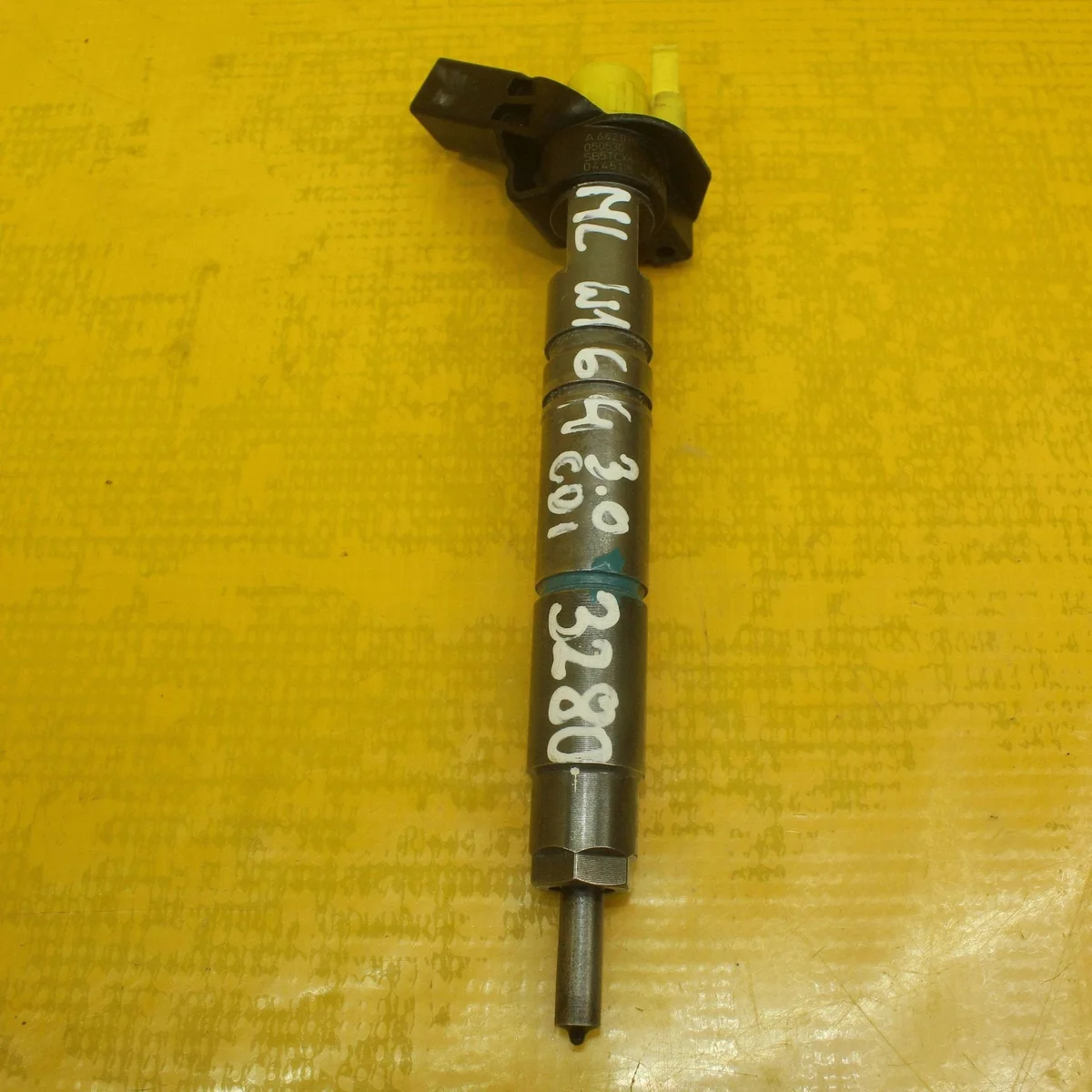 Injecteur carburant Mercedes A6420700587 image 9