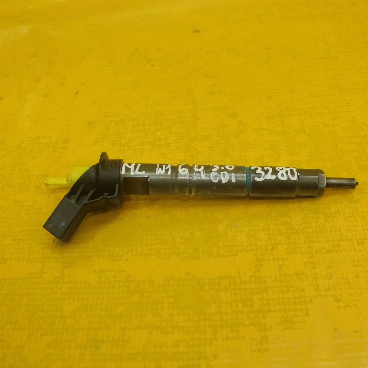 Injecteur carburant Mercedes A6420700587 image 10