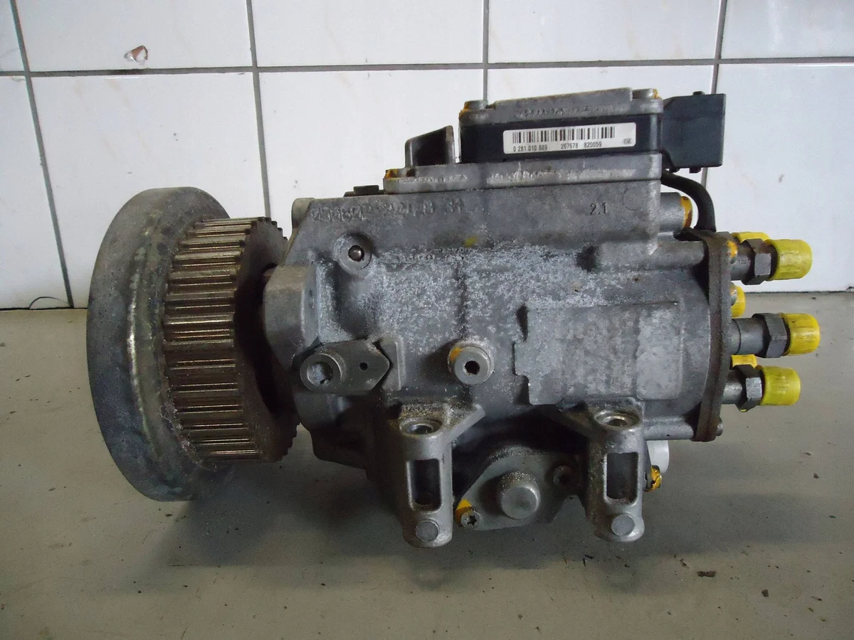 Brandstofpomp Audi 2.5 TDI 059130106J thumbnail 1