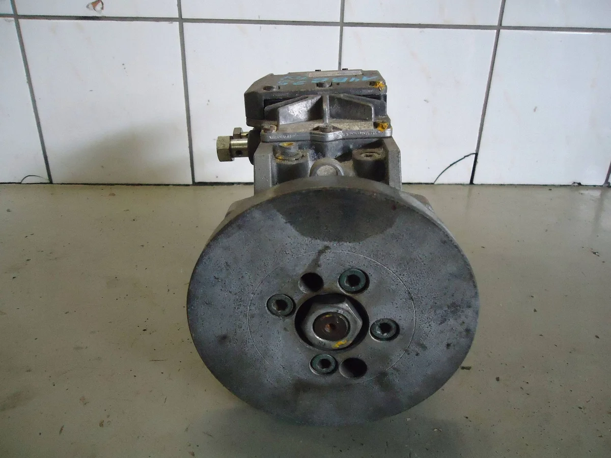Brandstofpomp Audi 2.5 TDI 059130106J thumbnail 3