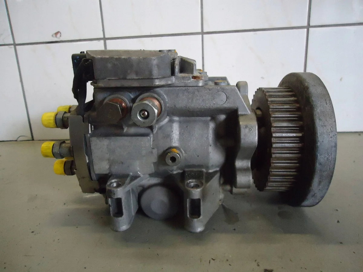 Brandstofpomp Audi 2.5 TDI 059130106J thumbnail 4