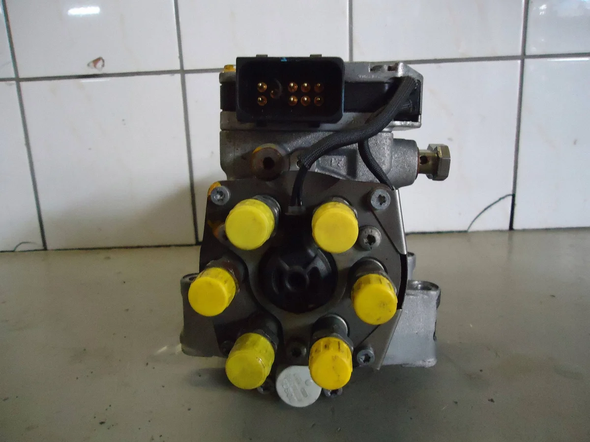 Brandstofpomp Audi 2.5 TDI 059130106J thumbnail 5