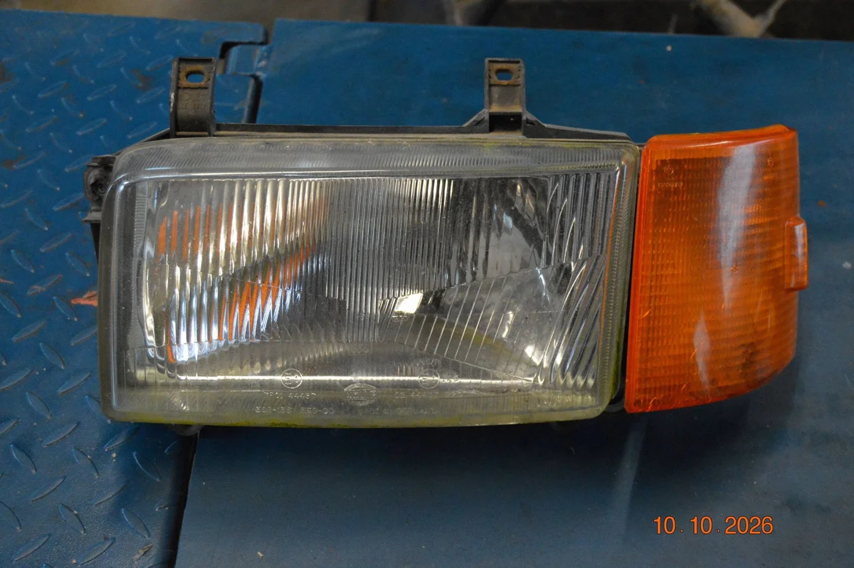 Farol Esquerdo Volkswagen Transporter T4 7R0144437
