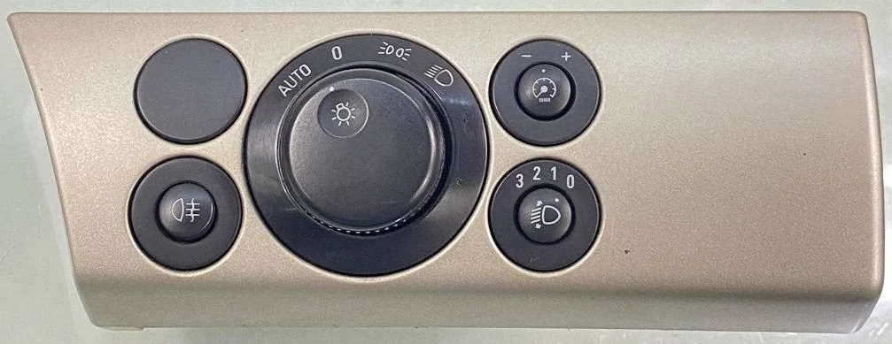 Interrupteur feux Opel Astra H 13100132