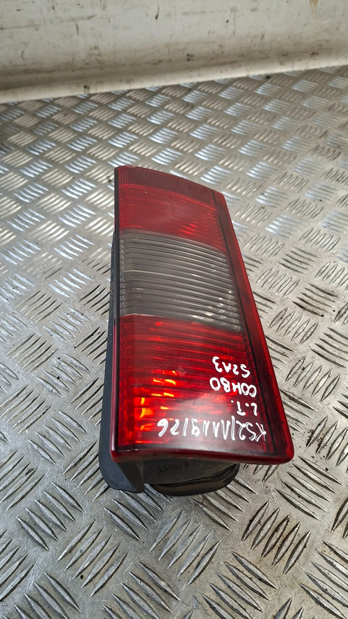 Opel Combo C Rückleuchte links image 10