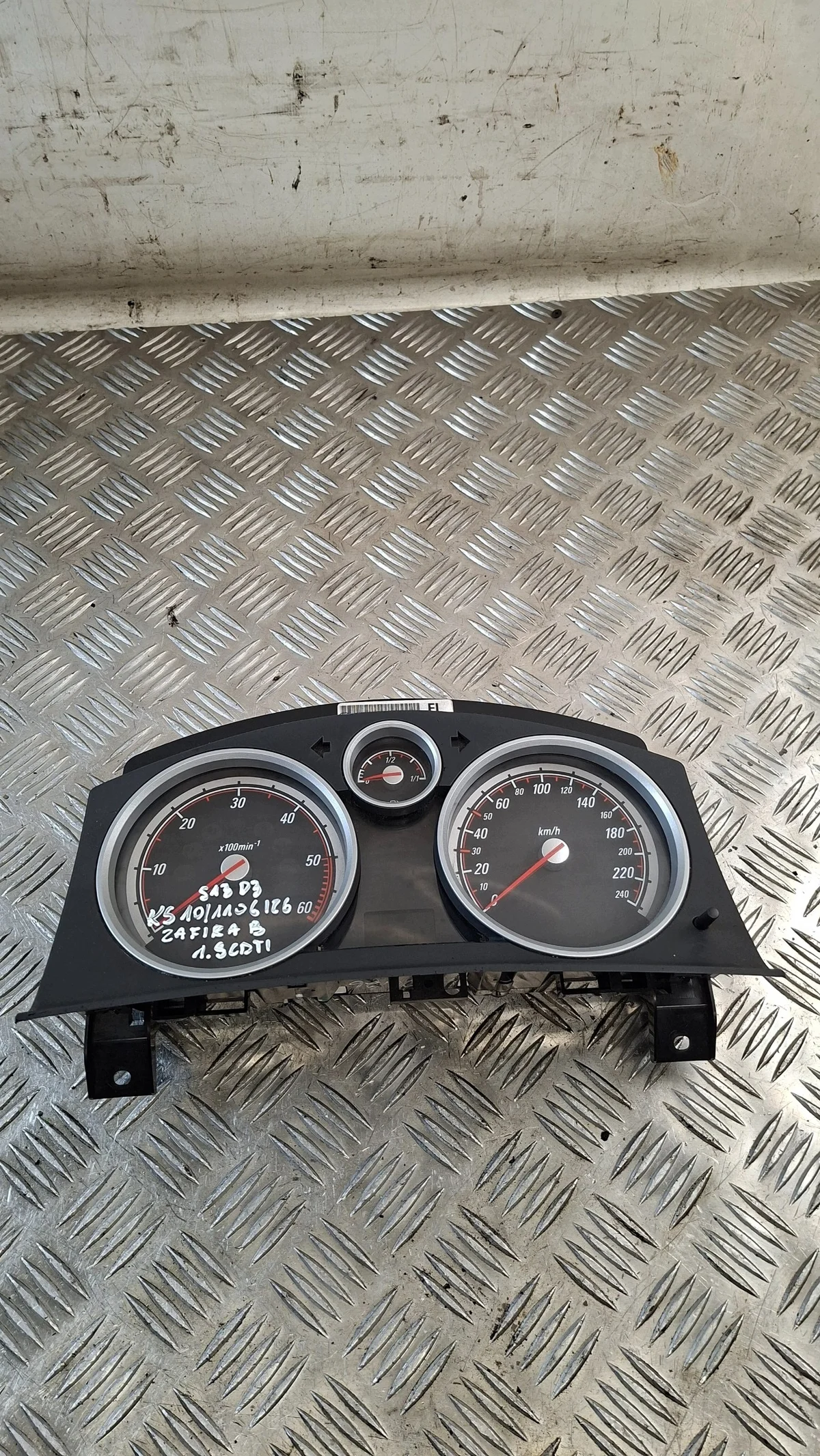 Quadro de instrumentos Opel Zafira B 1.9CDTI 13267520