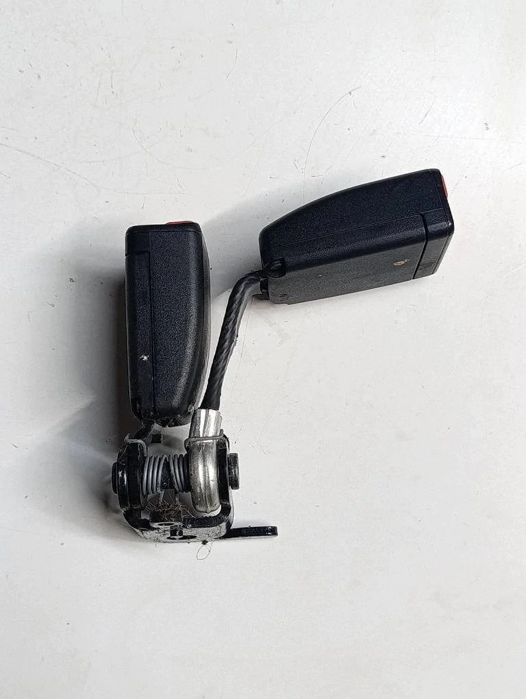 Gurtbefestigung hinten Peugeot 2008 I AWF0W5F4AW8215