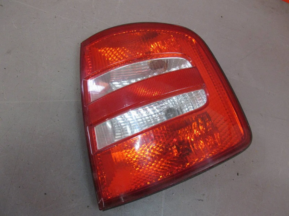 Achterlicht Rechts Skoda Fabia 6Y9945096B 99-04
