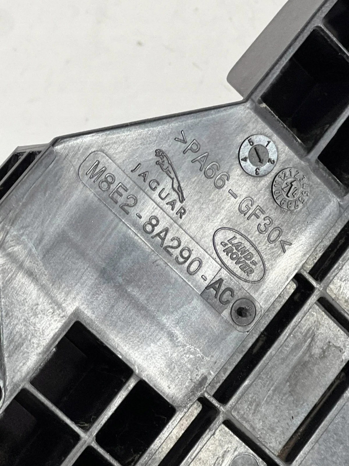 Support radiateur Land Rover Range Rover L460 M8E28A290AC image 4