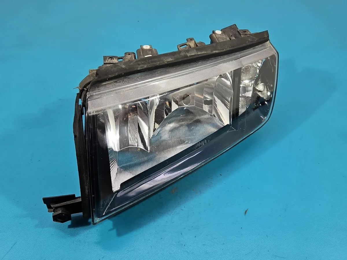 Phare avant gauche Skoda Fabia I