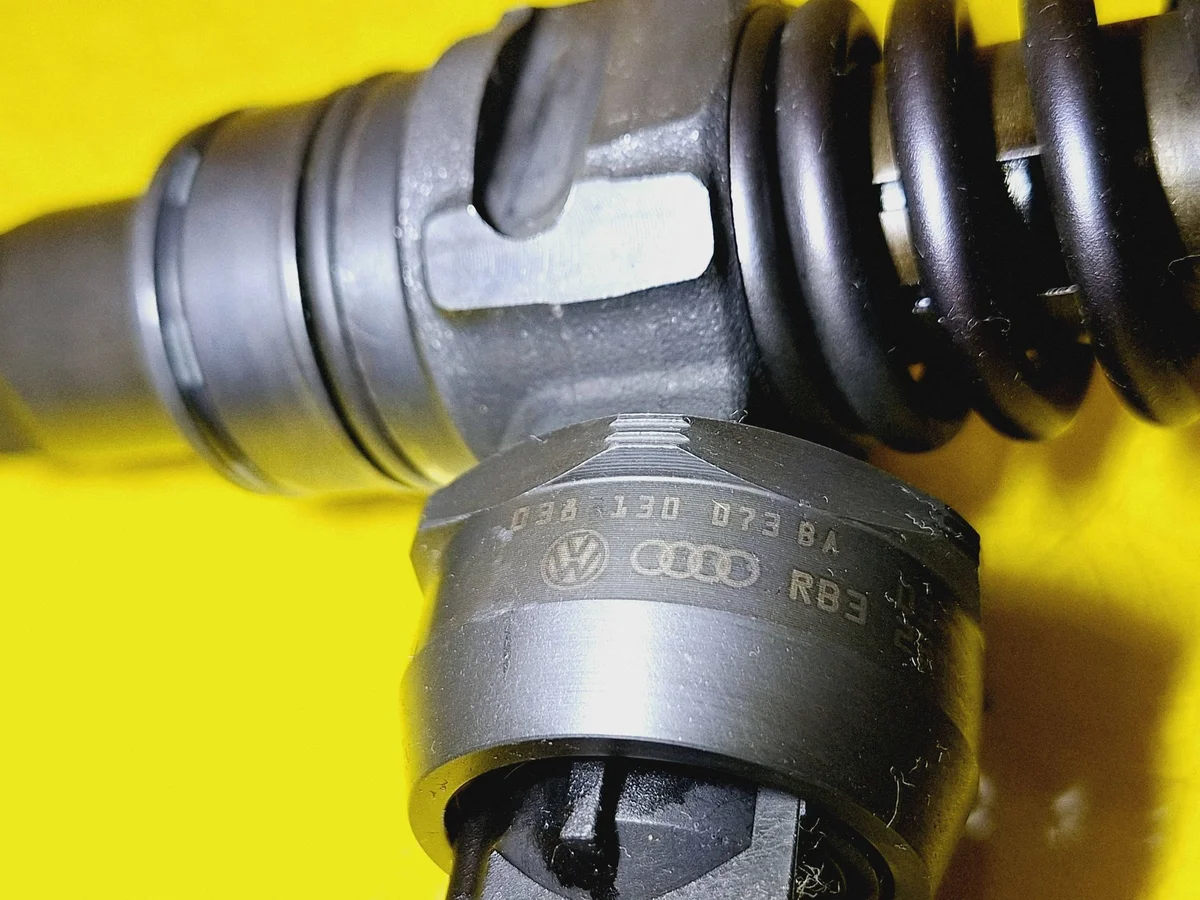 Audi A4 B6 suuttimen pumppu 1.9 TDI AVF DRC129944 image 3