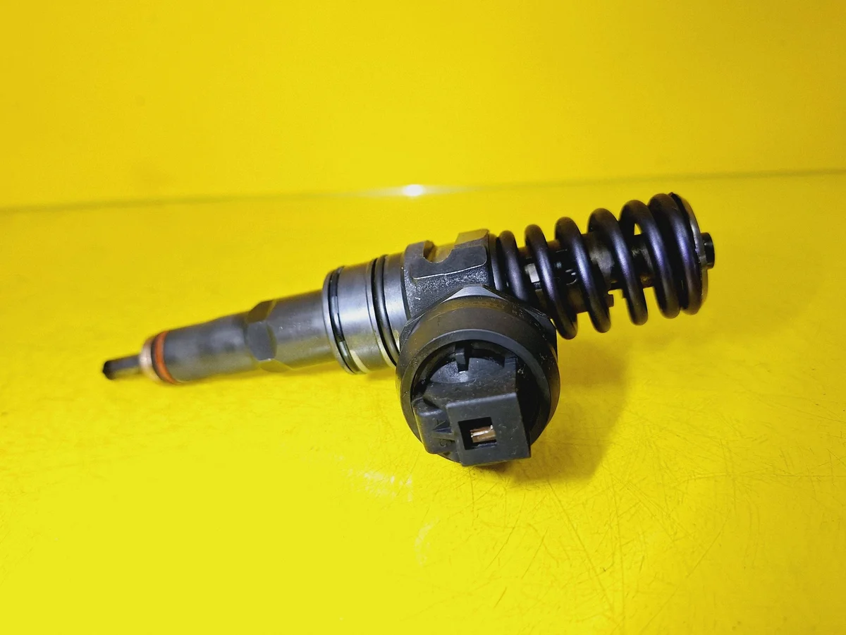 Audi A4 B6 suuttimen pumppu 1.9 TDI AVF DRC129944 image 4