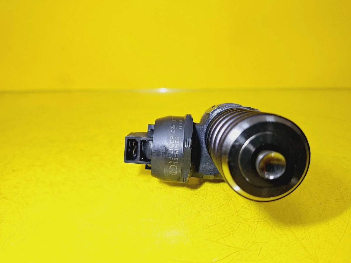 Audi A4 B6 suuttimen pumppu 1.9 TDI AVF DRC129944 image 5