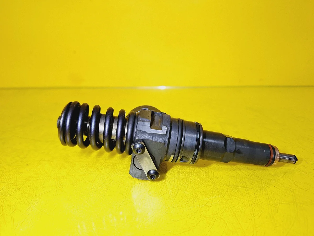 Audi A4 B6 suuttimen pumppu 1.9 TDI AVF DRC129944 image 6